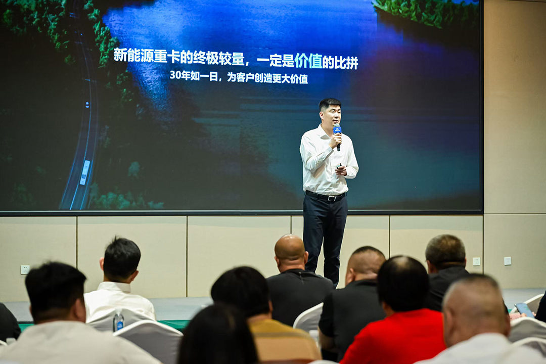 跑赢每一度｜一路北上，宇通重卡2025款新品亮相“国际庄”！